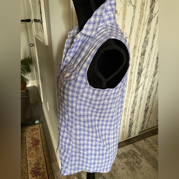 🎉2/25$Eddie Bauer sleeveless button up☀️ - Picture 4 of 7